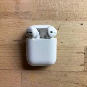 Airpods Skal - Säljer mina airpods för har köpt mya, skriv ifall ni undrar och pris
