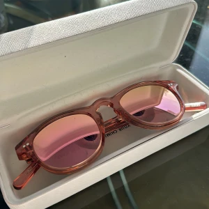 Chimi solglasögon  - Rosa chimi solglasögon med spegelglas 