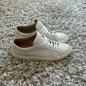 Common projects  - Common projects skor | Skick 6-7/10 (går att fixa till) | Strl 44 | Nypris 4500+, mitt pris 1799 |