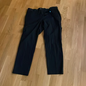 Asos Kostymbyxa - Kostymbyxa från Asos Design. Nyskick.