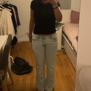 Zara jeans  - Säljer mina zara jeans då de är för stora för mig inga defekter och aldrig använda 