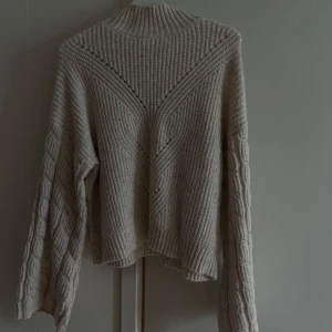 Stickad tröja  - Fint skick 