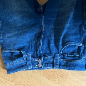 Jeans med stjärnor  - Bra skick i storlek S passar XS