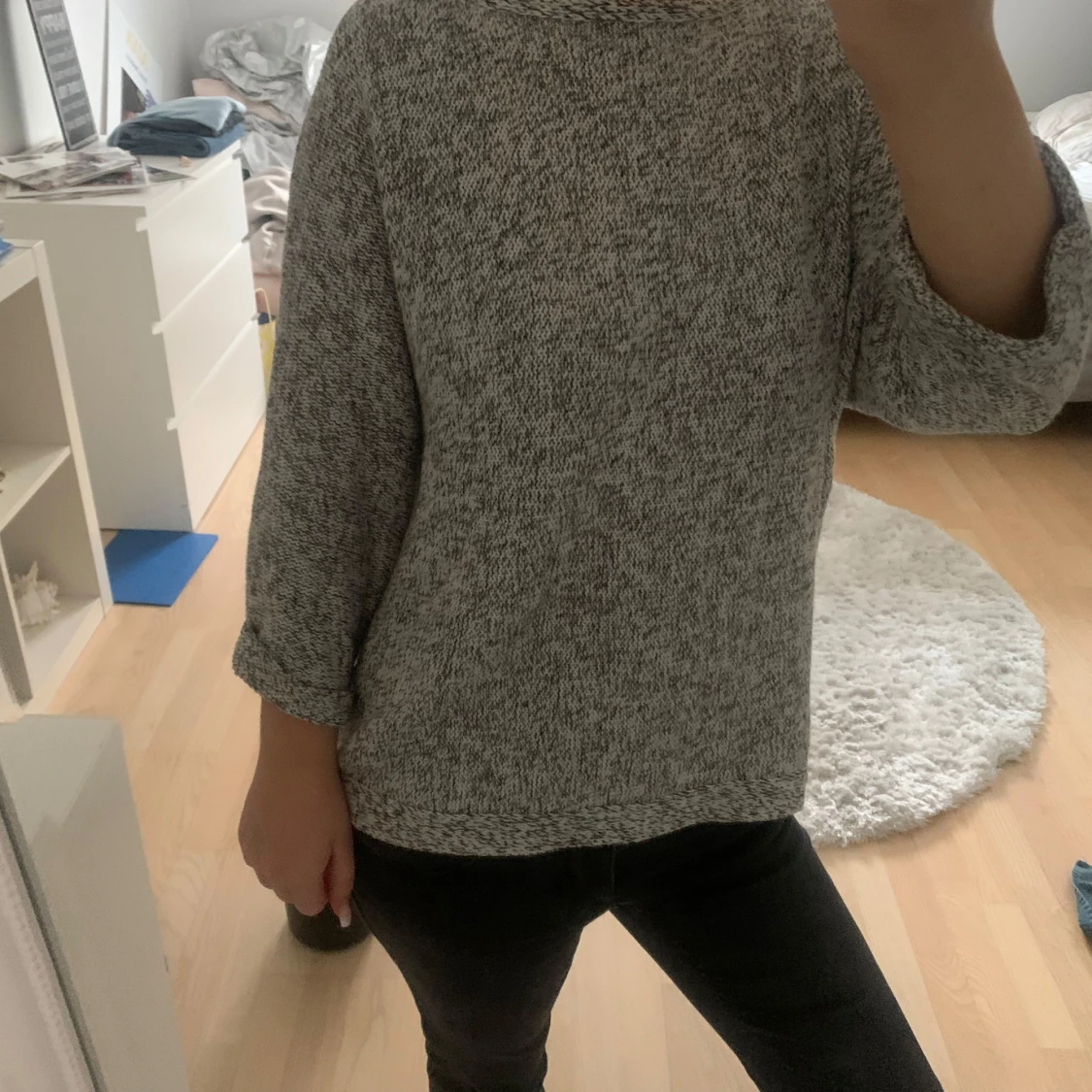 Grå stickad t-shirt - 93