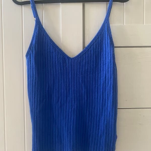 Topp - Topp som går att ändra vid axlarna! Storlek S