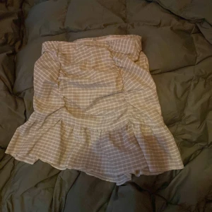 Supergullig gina kjol 🫶🏼 - Använd några få gånger, köpt för några år sedan, väldigt fin ! 🫶🏼 köp för 319kr