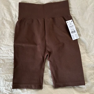 Biker shorts  - Cykelbyxor från Gina Tricot i storlek XXS/XS. Skulle mer säga stolek XS. Helt nya med prislapp kvar. 