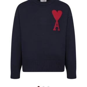 Ami pariströja - Ami tröja i storlek M men liten i storlek så passar mer s!🩷den är i bra skick, säljer då den inte kommer till användning