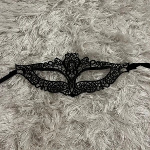 Maskerad mask - Snyggaste maskeradmasken, man knyter den. Perfekt till halloween💞💞