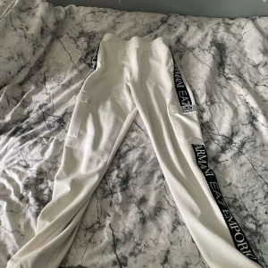 Armani byxor - Storlek Xs funkar för Small oxå både för tjejer och killar dom är knappt använda är som nya och jätte bekväma 