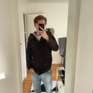 Field jacket - Field Jacket från Ellos. Använd sparsamt utan defekter. Storlek 40 dvs M