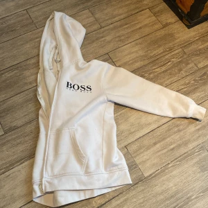 Hugo boss zip - Perfekt skick, mjuk innuti.