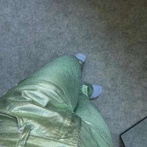 Skimriga Jeans - Skitsnygga skimriga byxor, säljs pga används för lite och lite för långa för mig som är 160  Nypris 599
