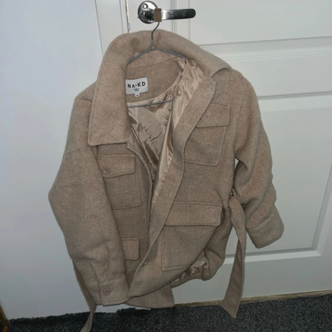  Beige medium, lång kappa