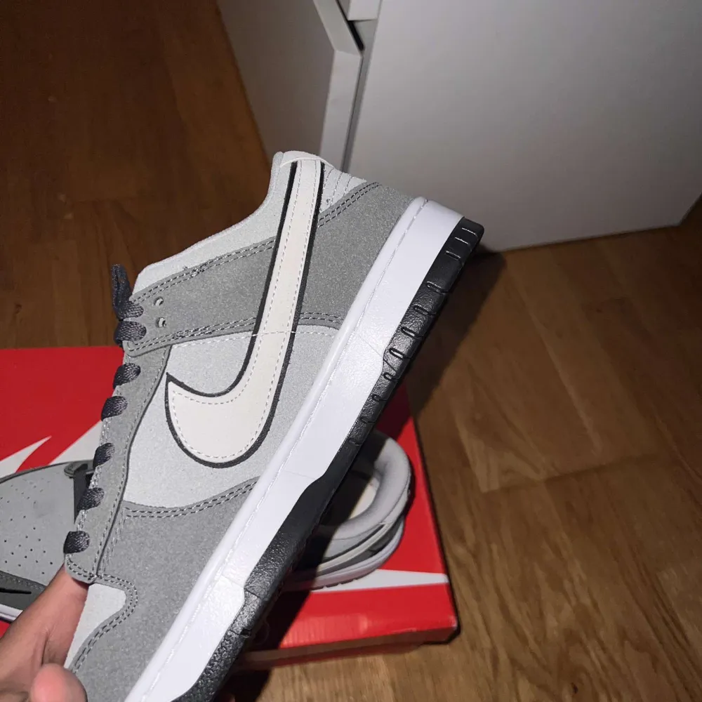 Nike SB Dunk Setsubun Grey, helt nya samt så följer helt nya vita skosnören med.  Pris går att diskutera. Skor.