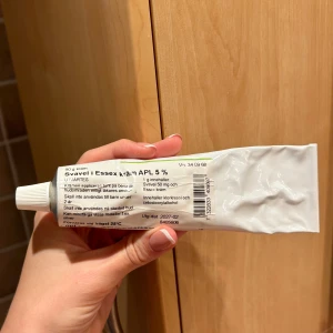Svavel i essex kräm ny - En ny 80g (stor tub) svavel i essex kräm för Periorial dermatit. Endast använd någon gång. 400kr plus frakt
