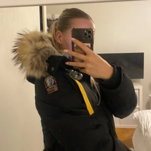 Parajumpers - Jättefin varm jacka   Pris går att diskutera