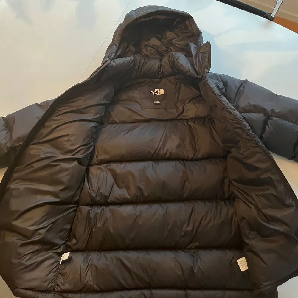 En fräsh northface vinterjacka i dun, bra skick som är använd 1 vinter. Vid frågor/funderingar, bara höra av sig! Skick 8,5/10. Jackor.