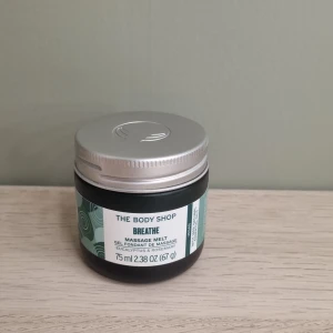 Thr body shop produkter till salu:) Alllt är oanvänt. - Jag säljer en masage kräm som luktar mint, pris: 150 kr ordinarie pris 250 kr. Jag säljer också en ansiktsmask, pris: 40 kr ordinarie pris 70 kr. +frakt.