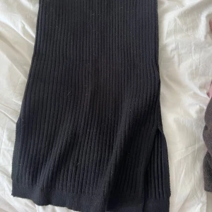 Stickad kjol med slits  - Använd Max 3 gånger 