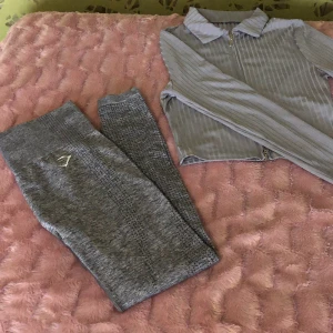 Gymkläder - Byxor från gymshark o en träningskofta från shein. Båda för 100kr 
