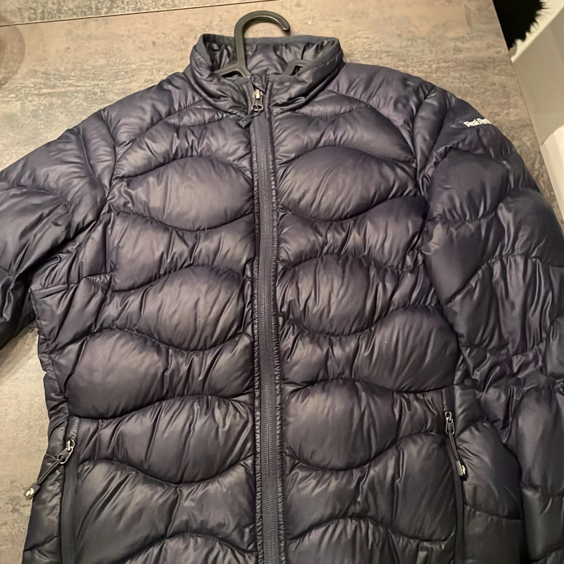 Svart dunjacka från Peak Performance - 92