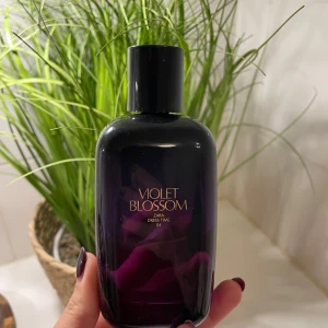 Violet Blossom parfym från Zara - Mer än hälften kvar, se bild 2.