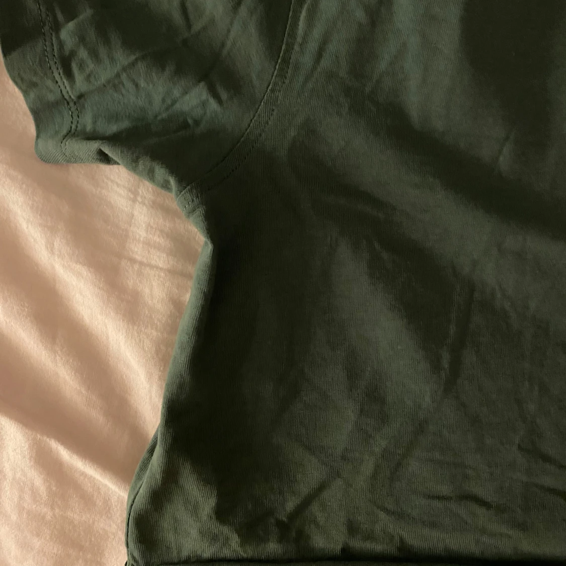 Grön croppad t-shirt från Bik Bok - 93