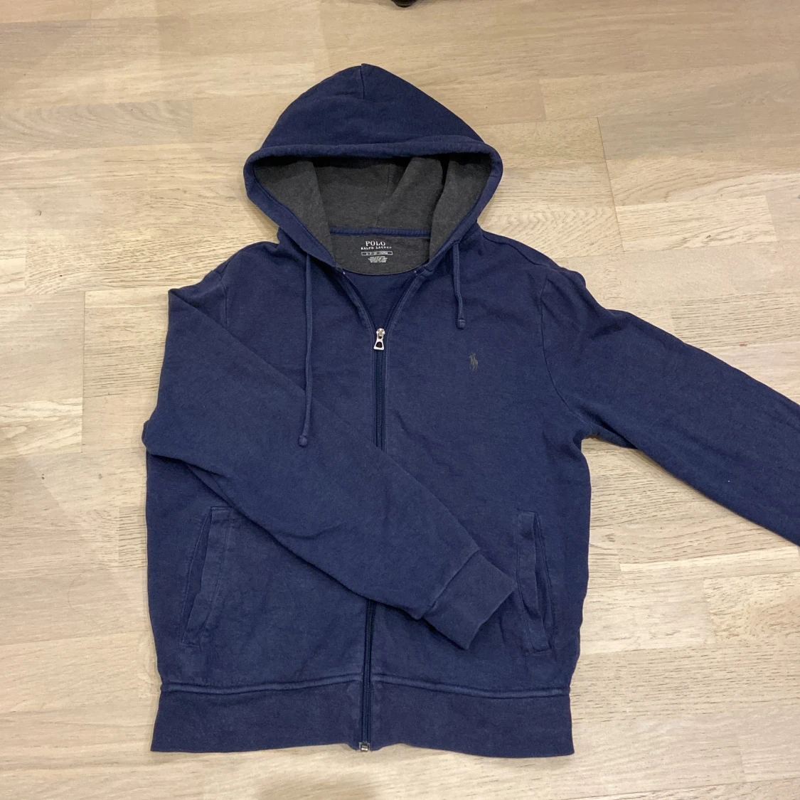 Mörkblå hoodie från Ralph Lauren