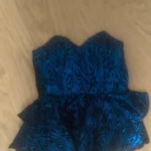 Fest topp cocktail - Topp från Zara köpt secondhand strl 36-34