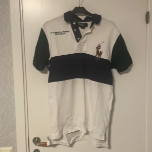 Sällsynt Äkta Ralph Lauren Piké - Säljer min sällsynta Ralph lauren Piké då jag inte använder den så mycket😊Priset kan diskuteras vid snabb affär😉