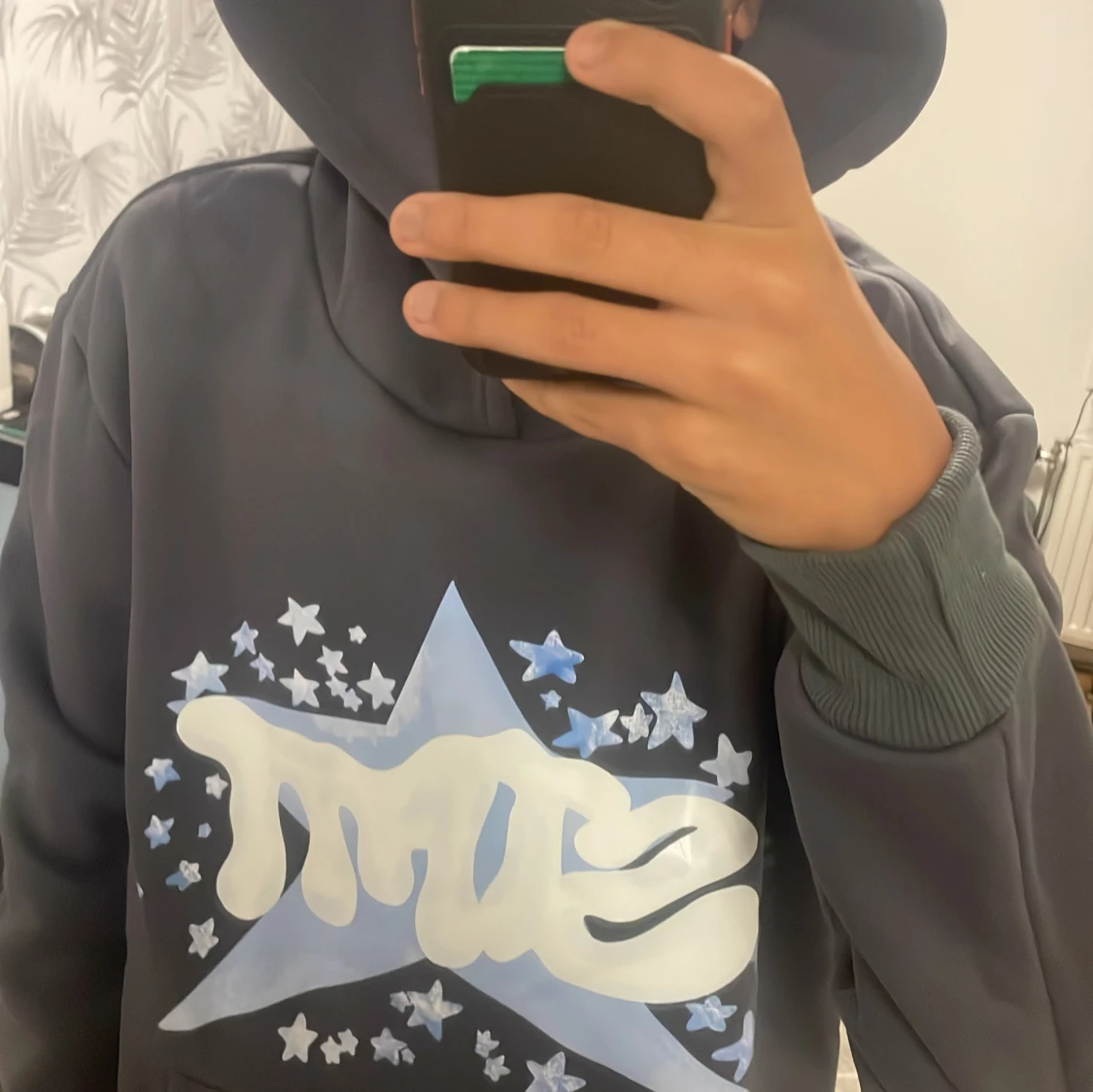 Grå hoodie med stjärnmönster - 92