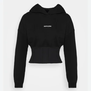 Svart hoodie från Sixth June🖤 - Storlek xs/xxs