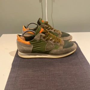 Philippe model trainers - Skick 8/10  Normala i storleken  Endast skorna ingår