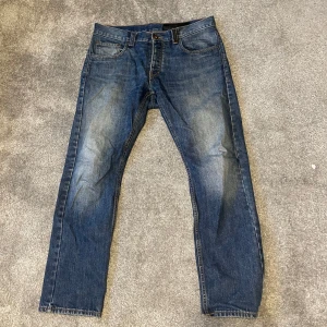 Blå jeans - Säljer ett par jeans från Dunderdon i mycket bra skick. Se bilder för passform. Storlek W32/L30