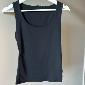 Zara Linne - Säljer nu mitt fina Zara linne då det är för stort. Det är använt några få gånger så det är i väldigt bra skick. Plagget är perfekt nu till våren!!💘💘