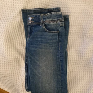 Gina Young jeans  - Skit snygga Gina jeans från barn av delningen, storlek 146, säljer åt min kusin. Kan ej skicka bild på hur de ser ut då de är för små. Skriv vid funderingar💞