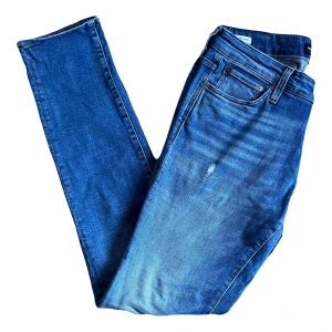 Jack&Jones jeans  - Säljer nu dessa Jack & Jones jeans till sjukt pris! Skick: 10/10 och storlek W31/L32. Passar folk som är 175-185 lite stora i midjan för mig jag väger ca 55! Hör av er vid frågor och funderingar! Modell: Skinny fit Liam. Men dom är slim!