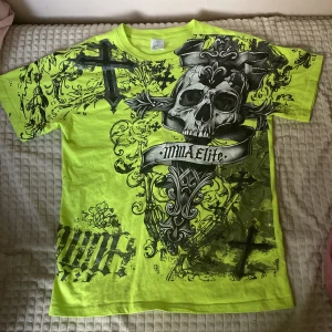 Grön t-shirt - T-shirt jag köpt men har nästan aldrig använt! 💚🦨 