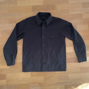 Overshirt - Overshirt från Uniqlo i utmärkt skick!