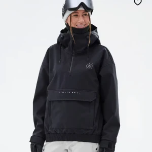 Dope skidjacka - Säljer min skidjacka från Dope som köptes för 1599 och säljes för 1000 då den endast använts en vecka. 🫶🏼