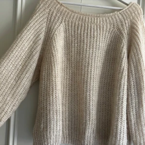 Stickad tröja  - Jätte fin mohair ish tröjan