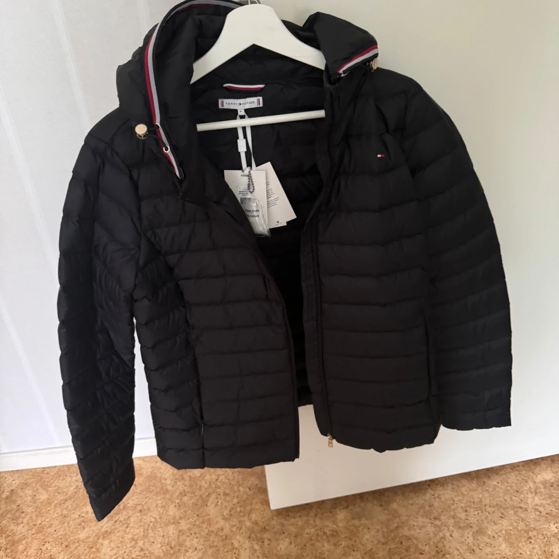 Tommy hilfiger jacka ny!