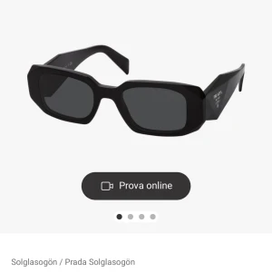 Prada solglasögon  - Säljer dessa trendiga solglasögon från prada. Helt nya och tillkommer box med. Vid snabb affär kan jag sänka priset 
