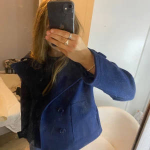 Kappa Design by Si - Säljer en kappa från Design by si. Strl xs/s Kom med frågor och bud!💕💕🍁