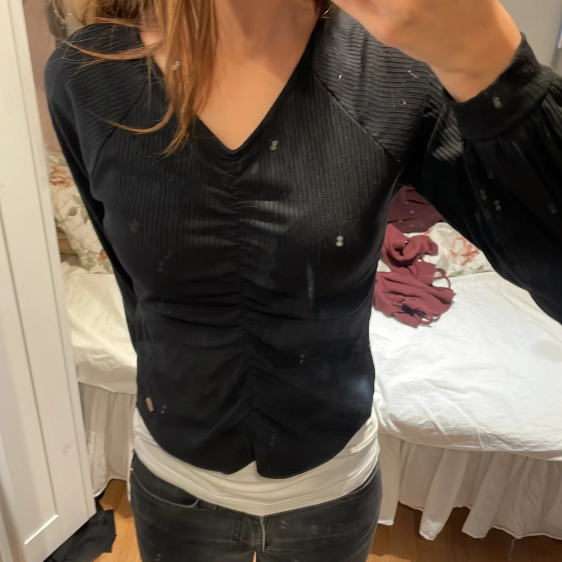 Svart ribbad topp med v-ringning - 90