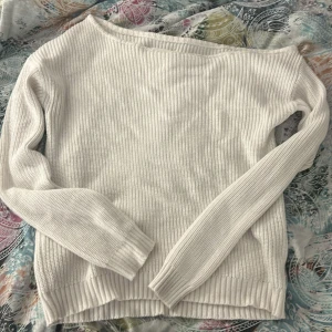 Stickad off shoulder tröja 💘💘 - Används inte, inga defekter kom privat för fler bilder 💘