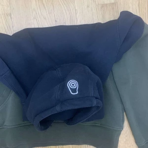 Sail racing hoodie - En fin tröja som är använd ett litet tag men har inga skador.