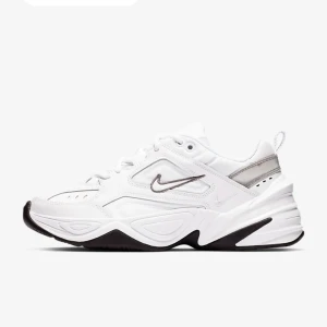 NYA! NIKE M2K TEKNO - Helt nya NIKE M2K Tekno (slutsålda på hemsidan).