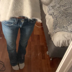 Lågmidjade jeans - Lågmidjade jeans från Ginatricot Young. modellen ”tall”. Köpt nyss och använt 1 gång. Hör av er vid frågor och mått osv💖